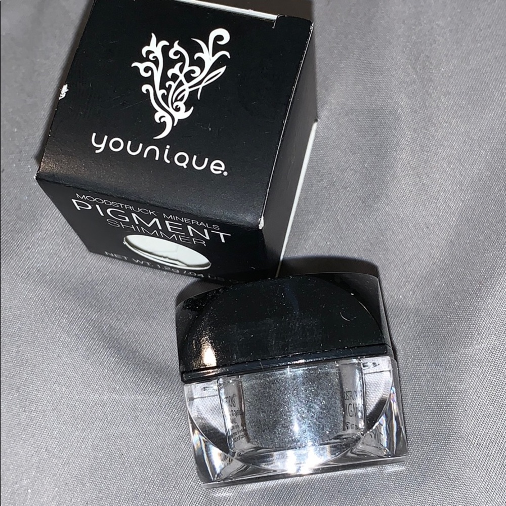 Moodstruck mineral pigment